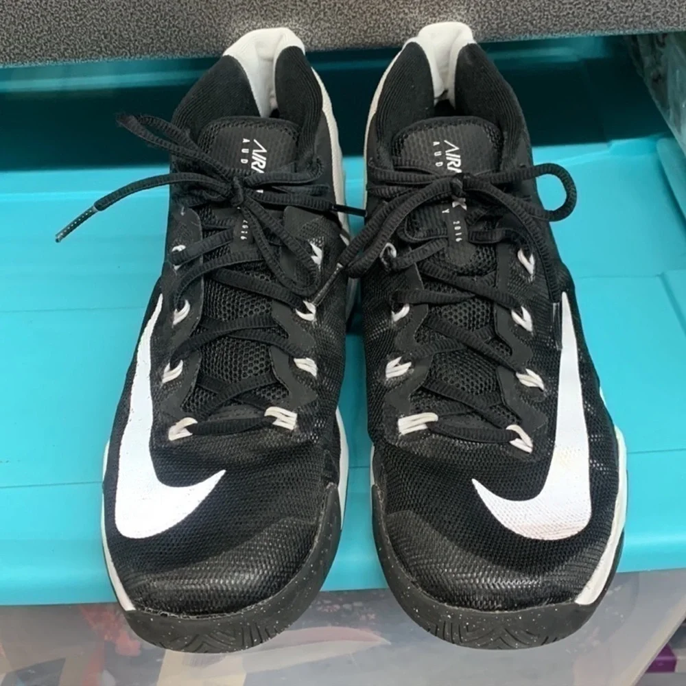 Nike Air Max Audacity Size 7-Men/8.5-Women